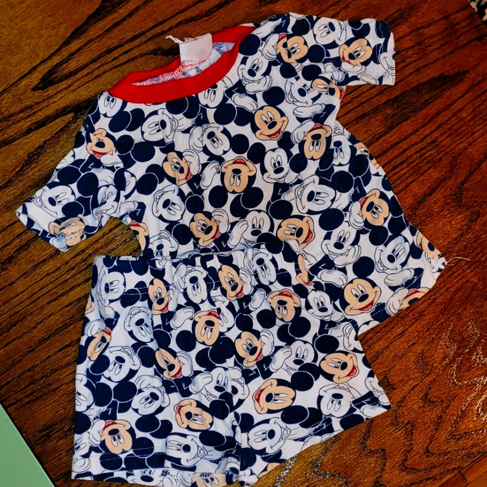 3t (fits like 2t) mickey mouse pj short shirt set